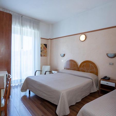 Hotel Britannia Rimini Marina Centro Ngoại thất bức ảnh