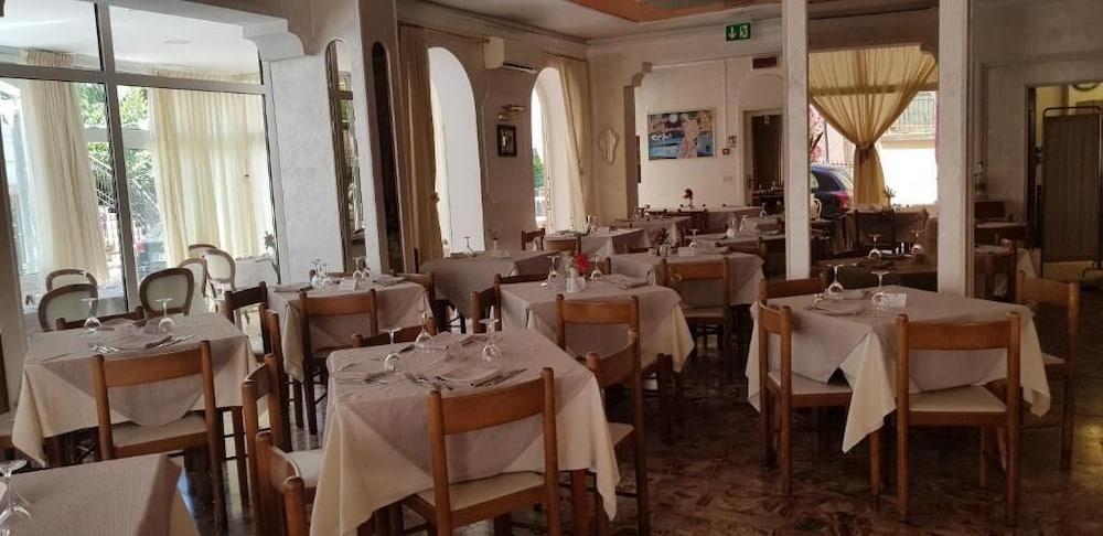 Hotel Britannia Rimini Marina Centro Ngoại thất bức ảnh