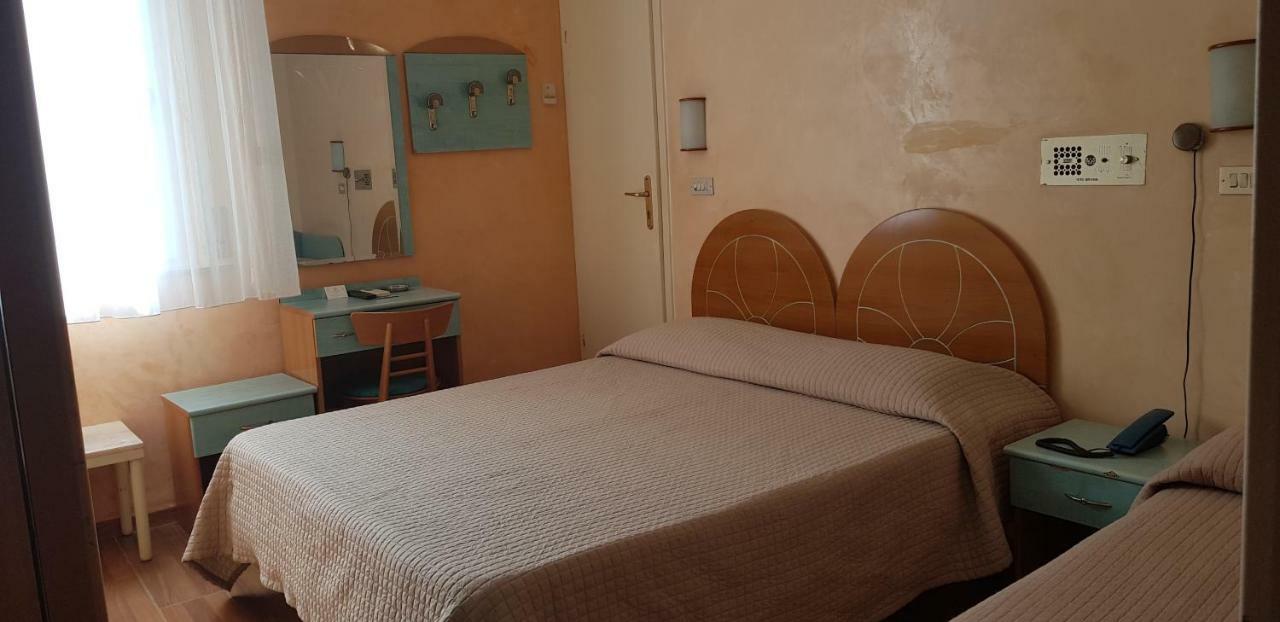 Hotel Britannia Rimini Marina Centro Ngoại thất bức ảnh